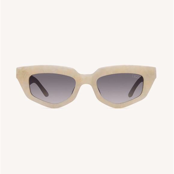 Dezi ON READ Sunglasses - Picture 1 of 8